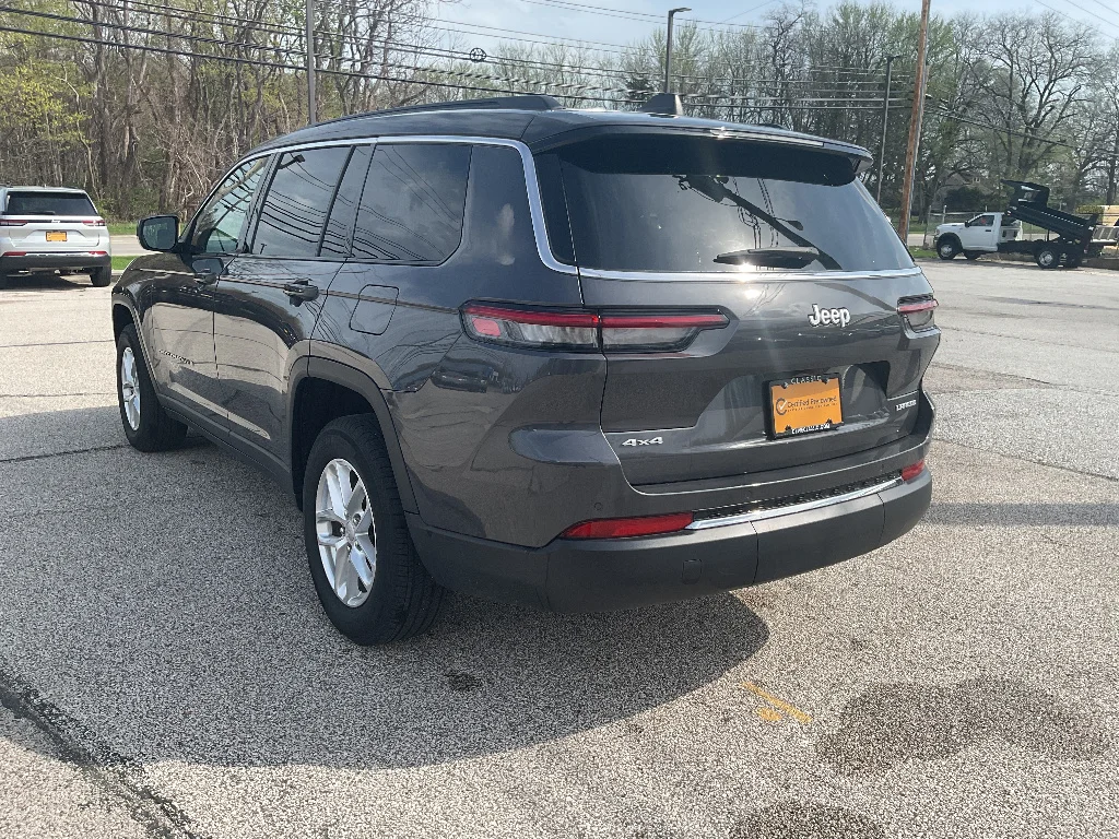 Used 2024 BALTIC GRAY METAL Jeep Laredo X image 5