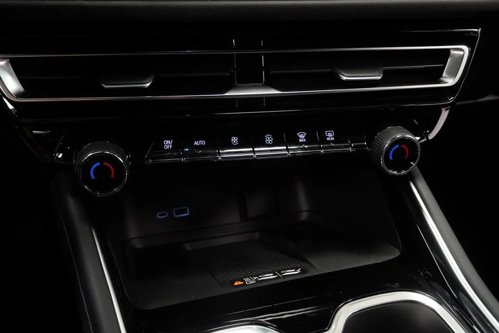 2027 Chevrolet Traverse LT - Photo 19