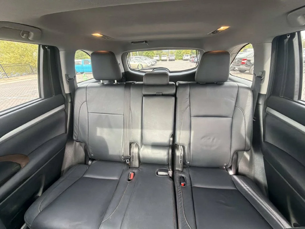 Used 2015 Black Toyota XLE V6 image 25