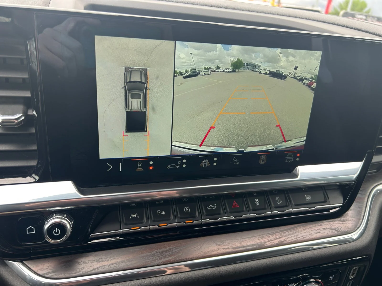 Used 2024 Red GMC SLT Crew Cab image 25