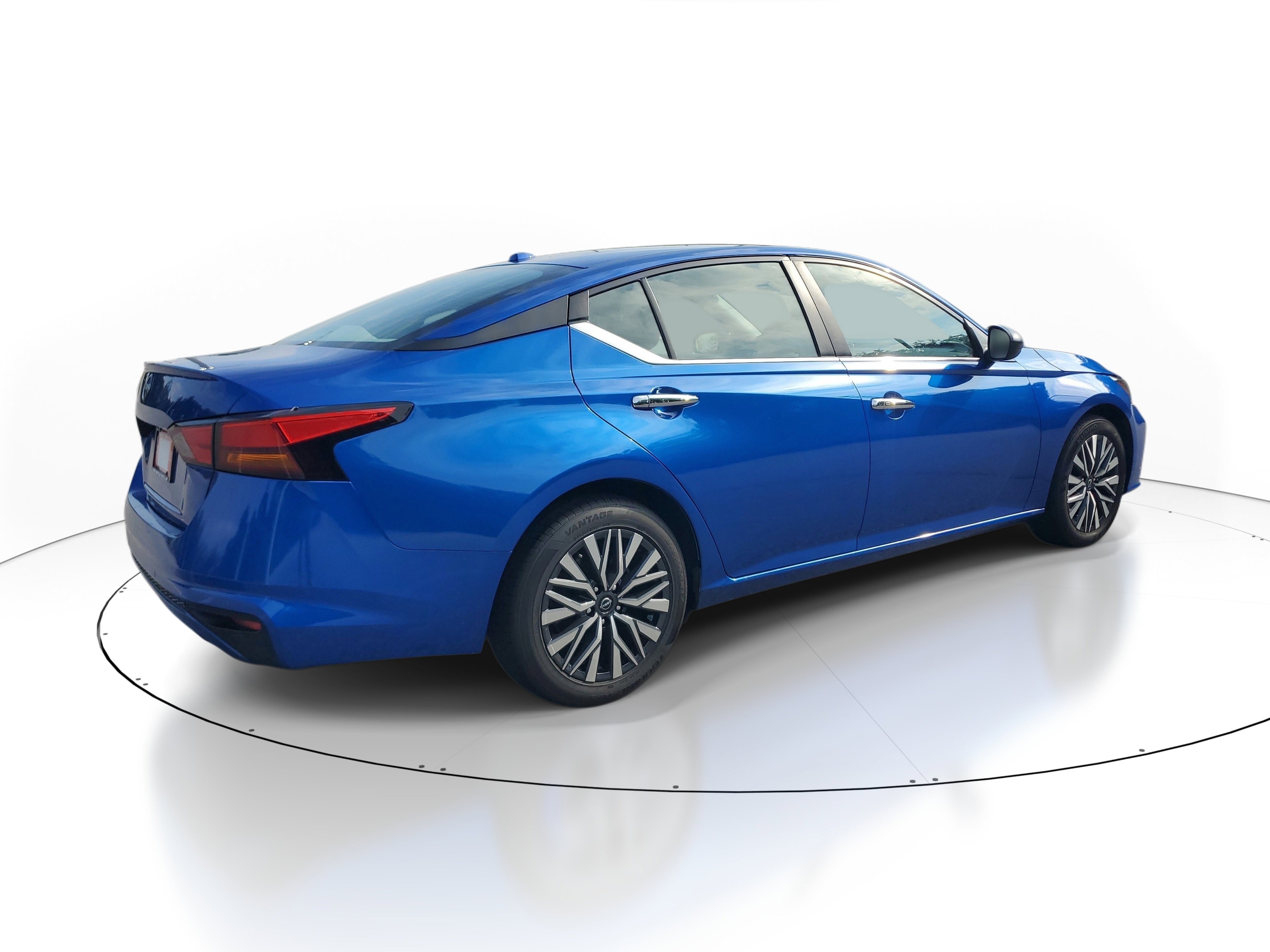Used 2025 Blue Nissan 2.5 SV image 5