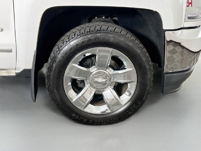 Used 2018 SUMMIT WHITE Chevrolet LTZ image 37