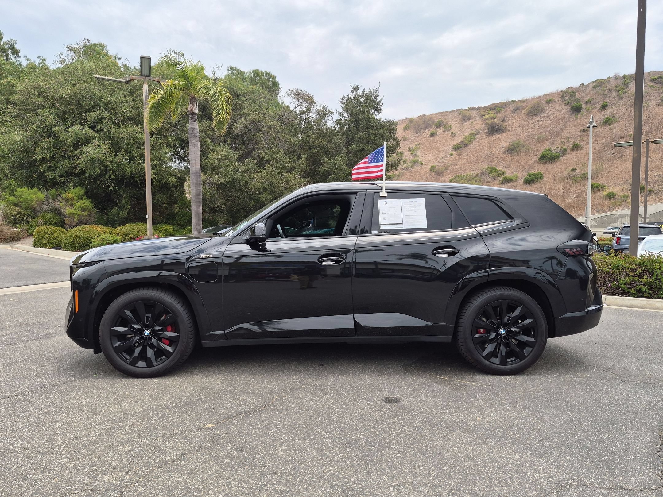 Used 2023 Black Sapphire Metallic BMW Electric/Hybrid image 2