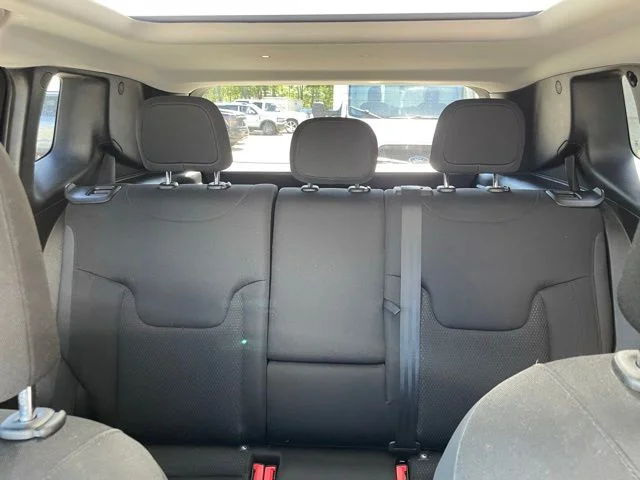 Used 2018 Blue Jeep Latitude image 33