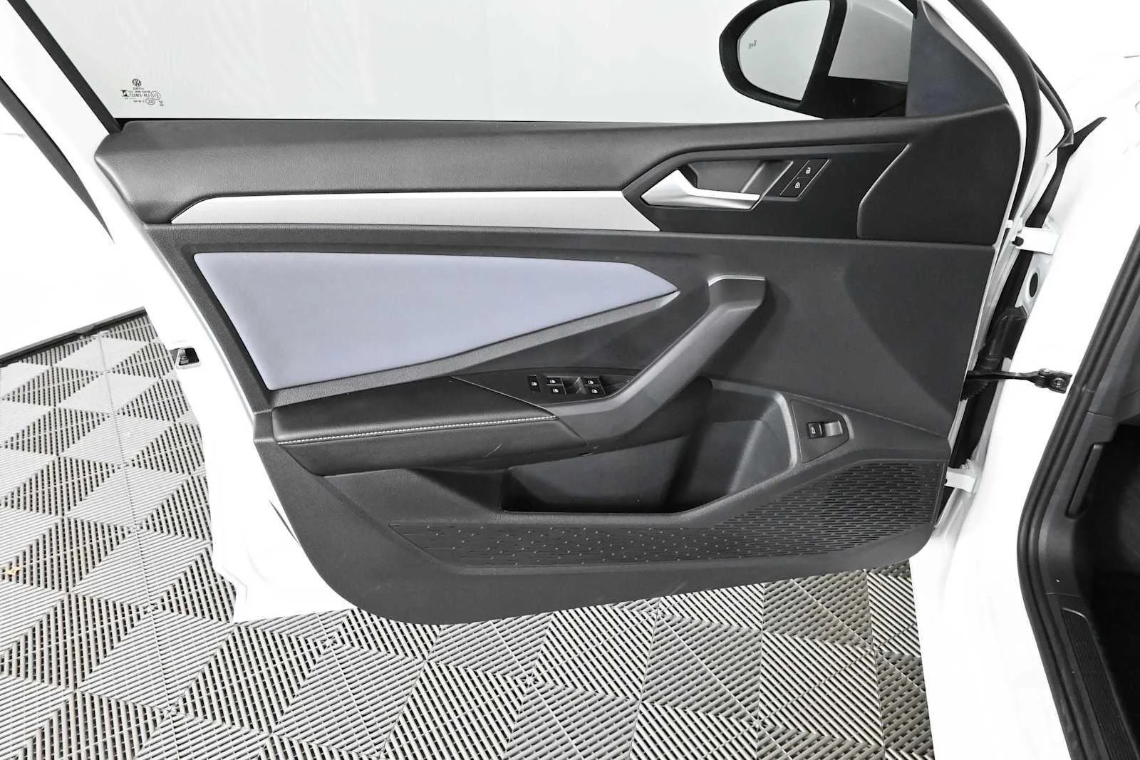 New 2026 Opal White Pearl Volkswagen SE image 17
