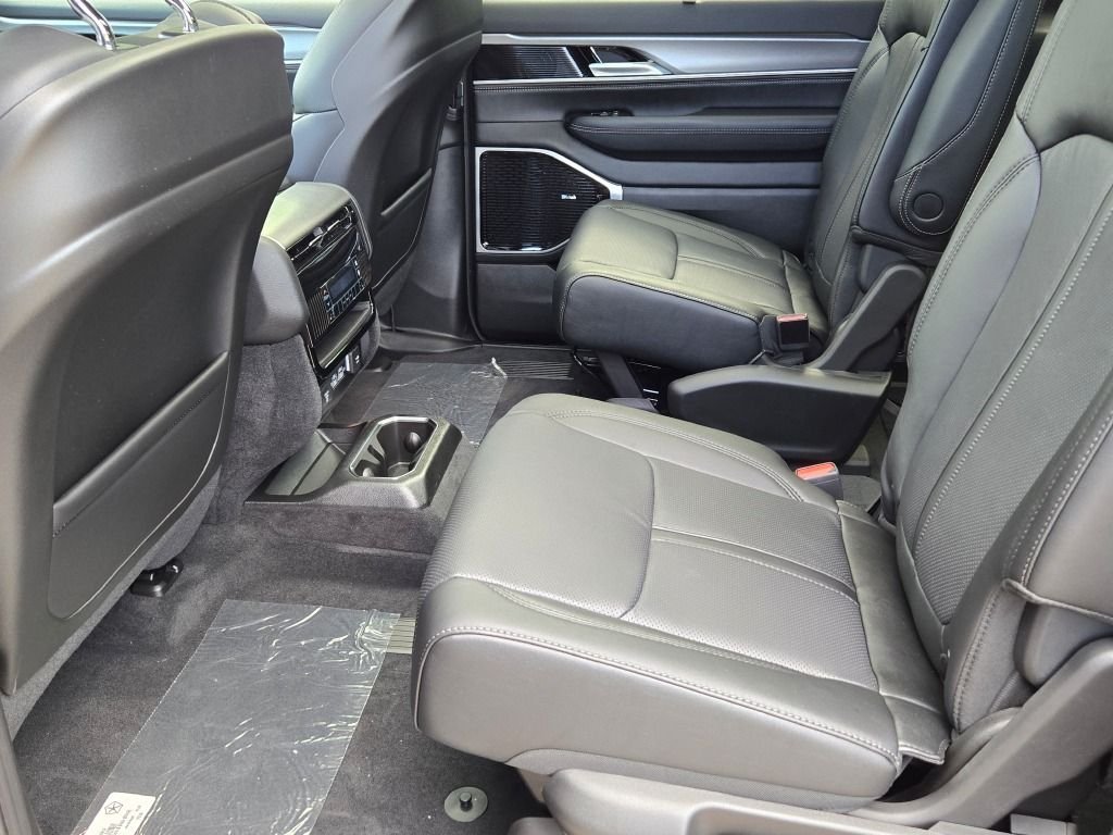 New 2026 High Gloss Black Exterior Paint Jeep Limited Reserve image 20
