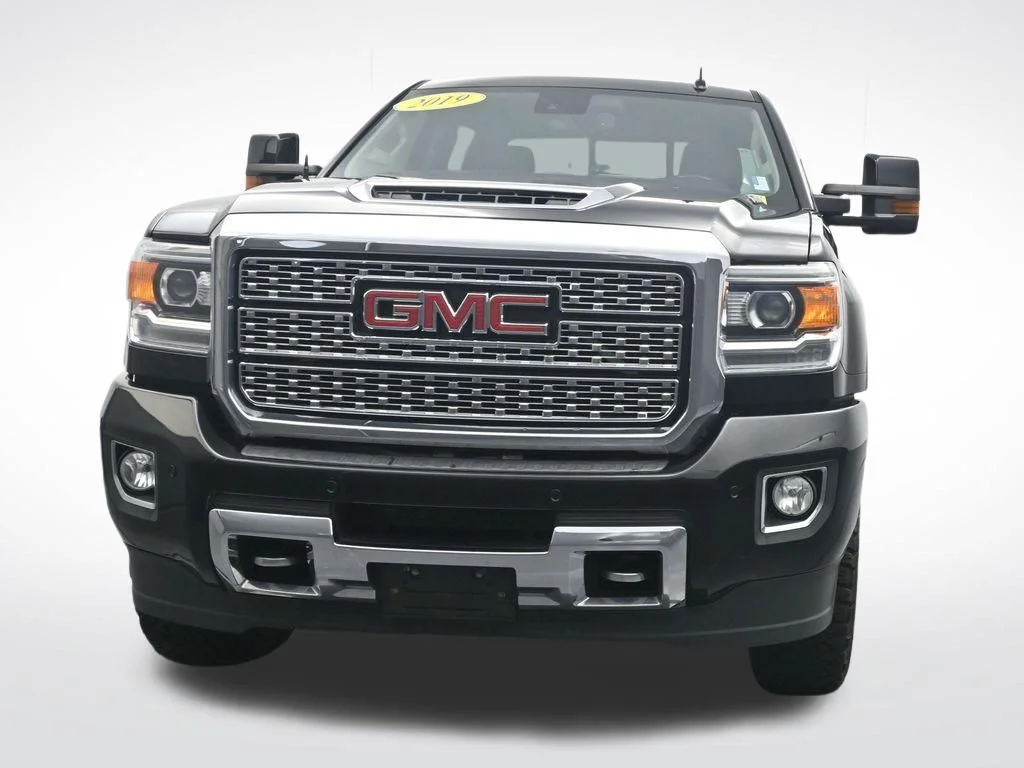 Used 2019 Black GMC Denali image 2