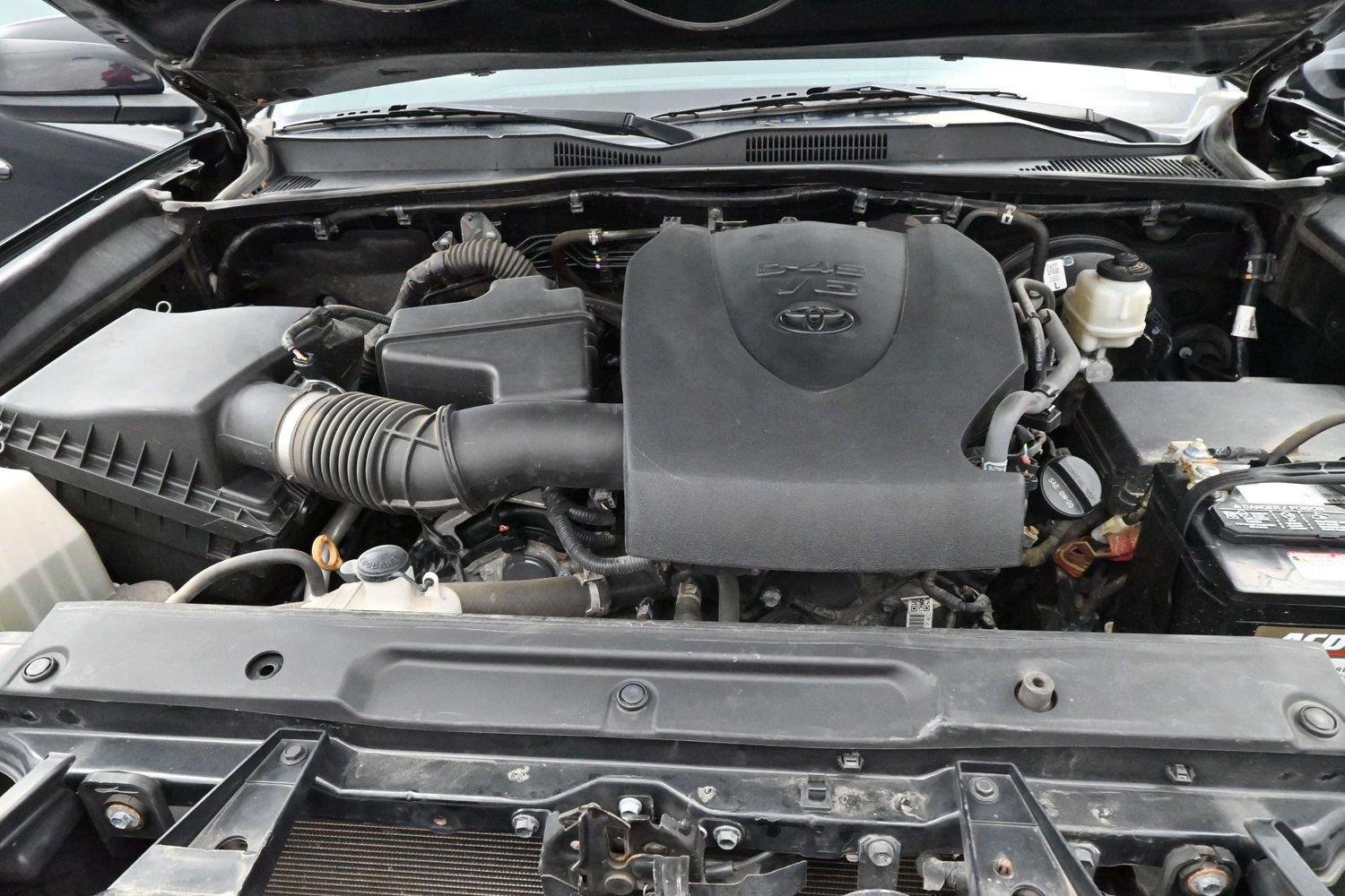 Used 2022 Midnight Black Metallic Toyota SR image 31