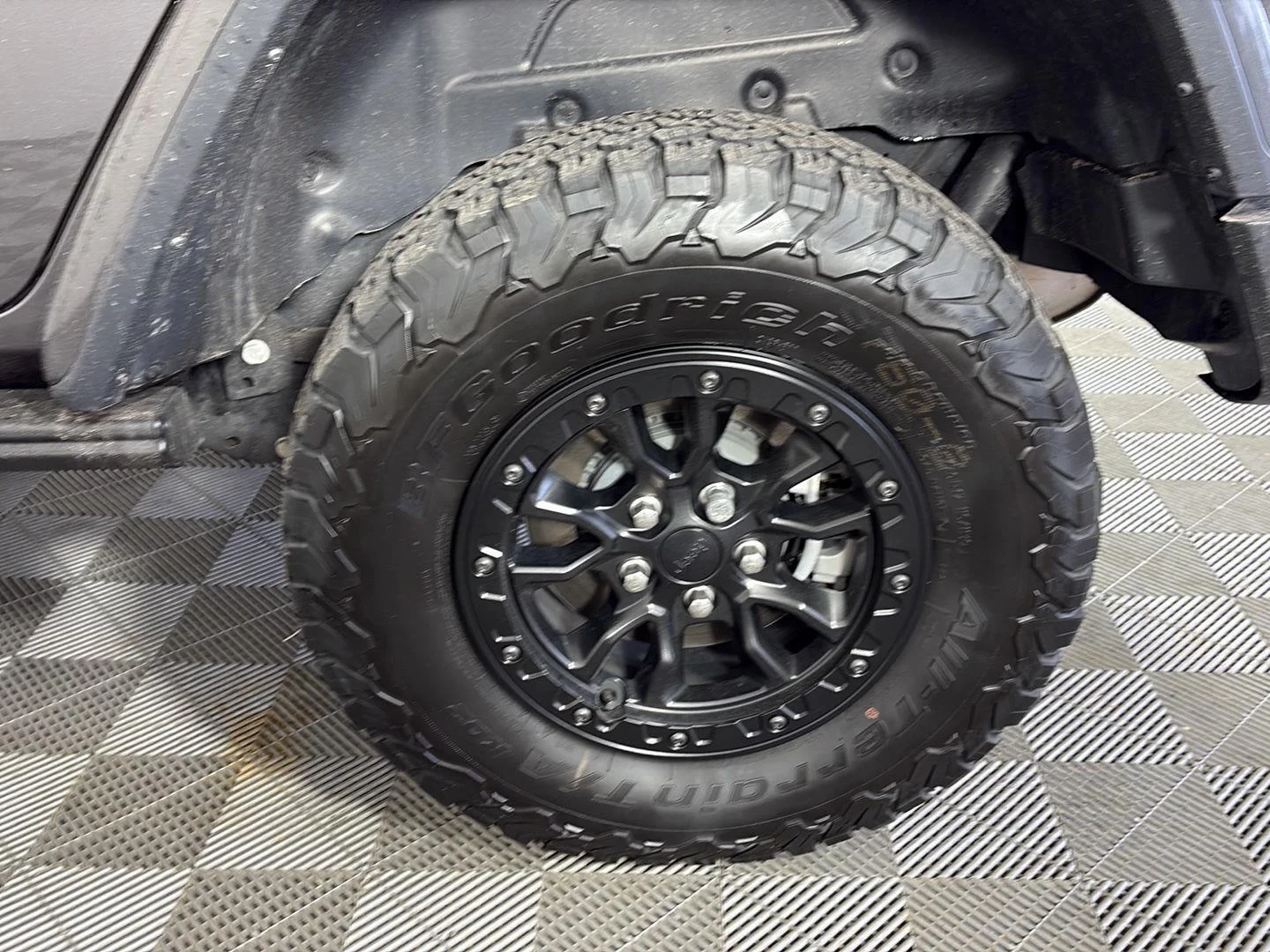 Used 2023 Granite Crystal Metallic Clearcoat Jeep Rubicon 20th Anniversary image 18