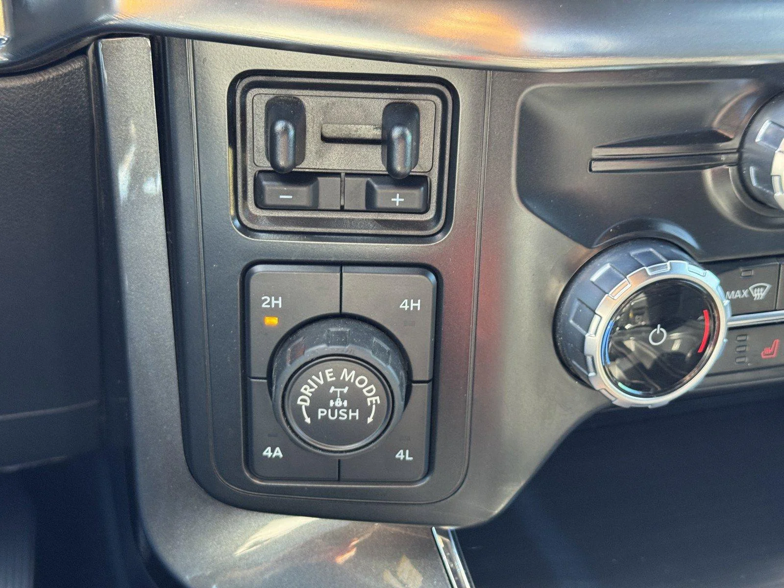 Used 2023 Oxford White Ford XL image 27