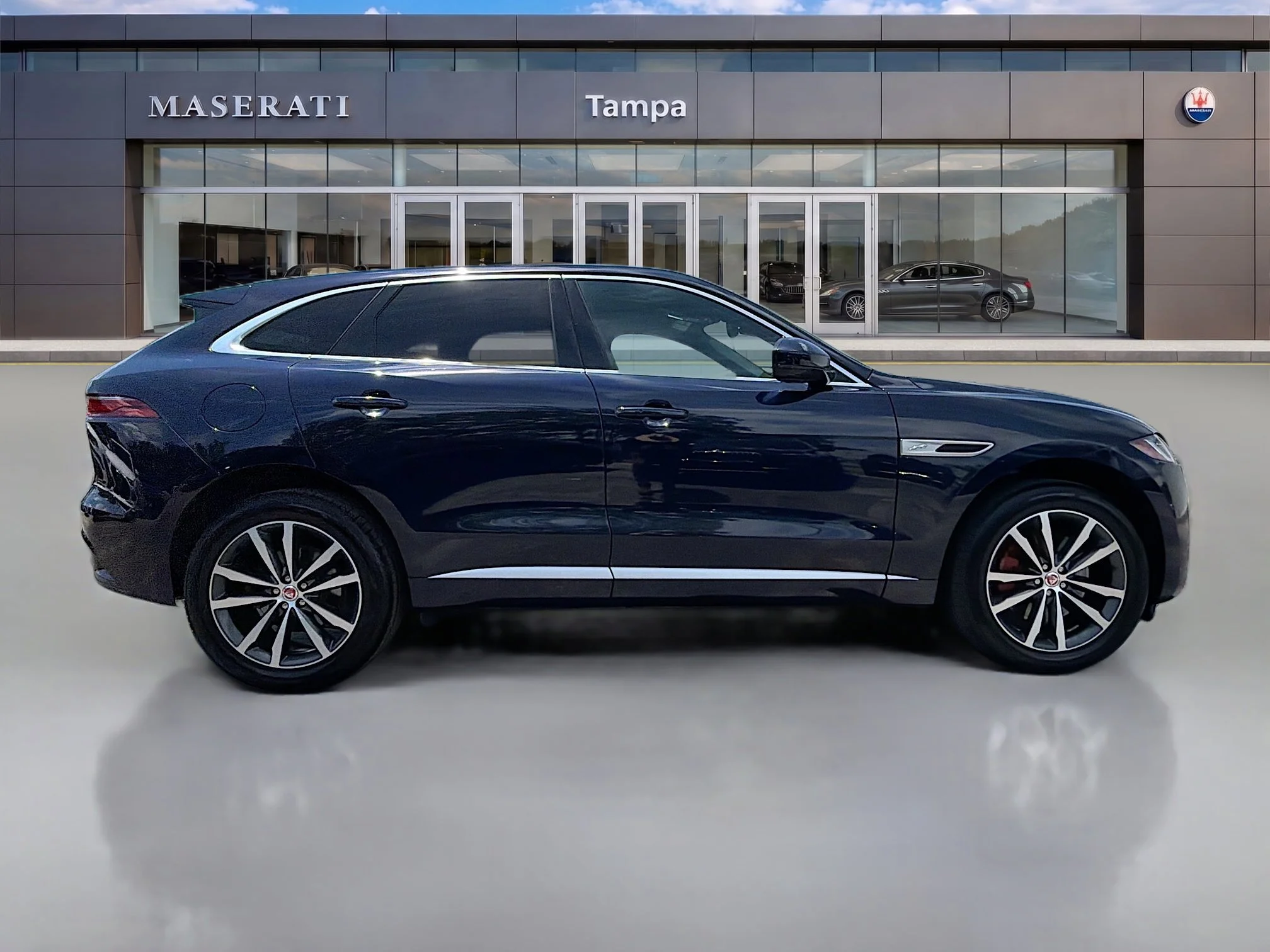 2023 Jaguar F-Pace R-Dynamic S - Photo 7