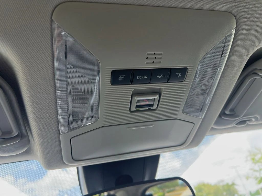 Used 2025  Toyota XLE image 61
