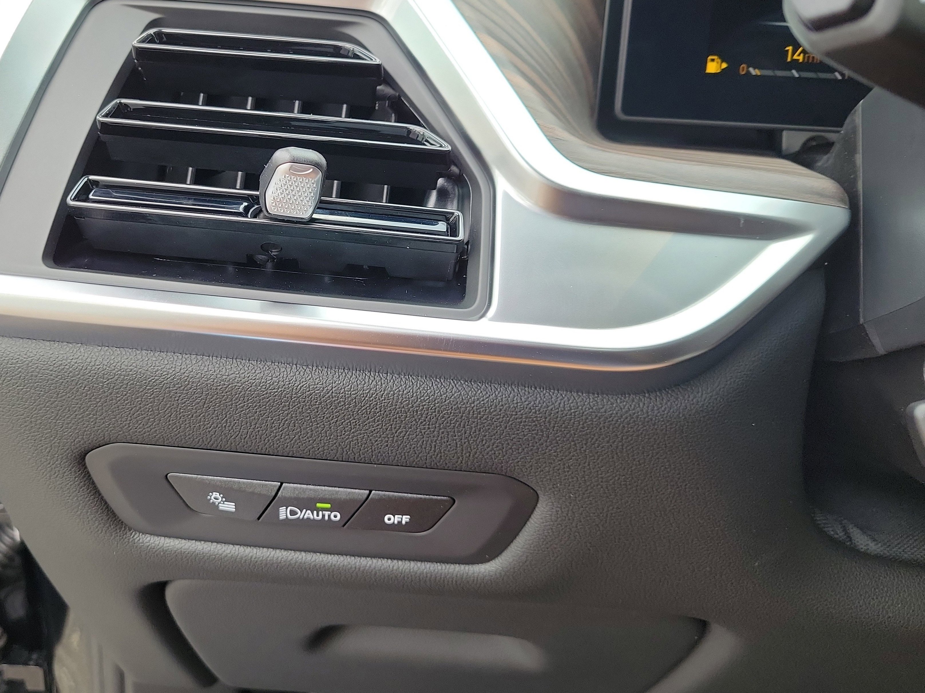 New 2026 Alpine White BMW sDrive40i image 18