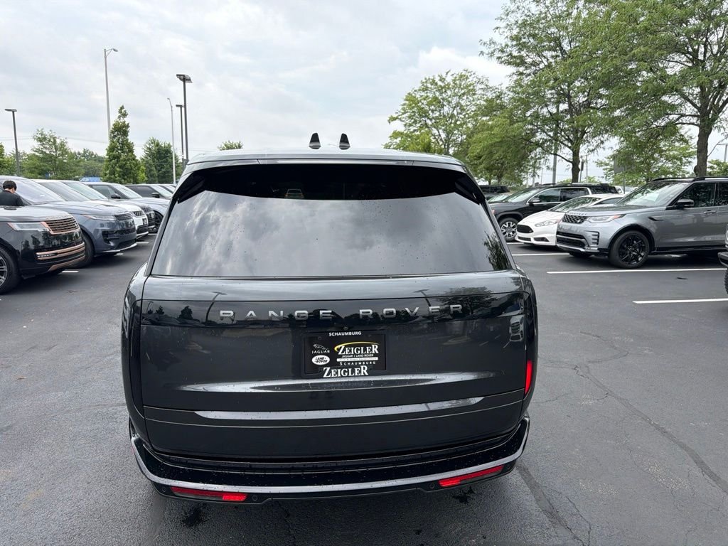 Used 2024 Gray Land Rover SE image 4