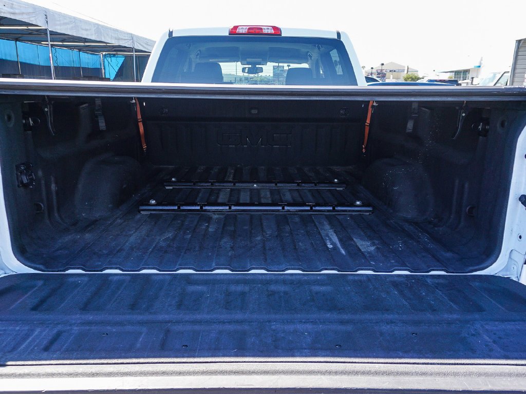 Used 2017 White GMC SLE image 24