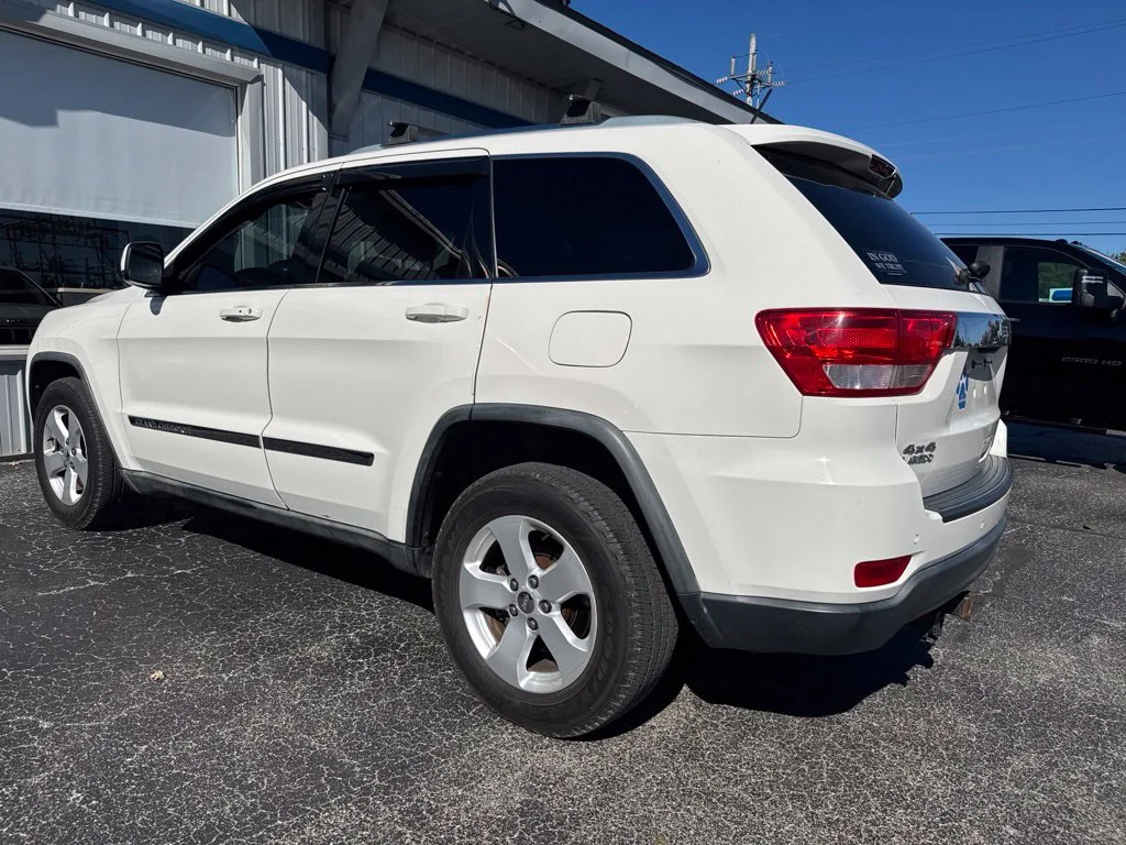 Used 2012 White Jeep Laredo image 3