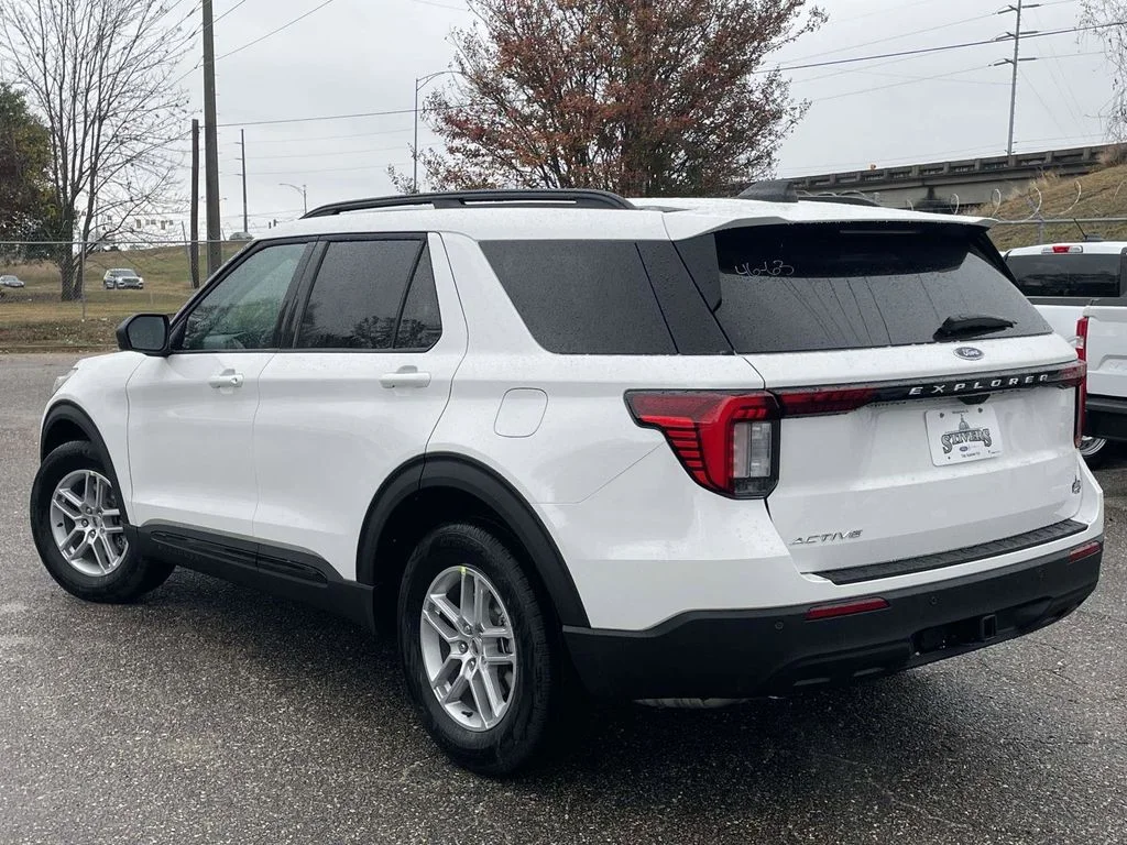 New 2026 Star White Metallic Tri-Coat Ford Active image 5