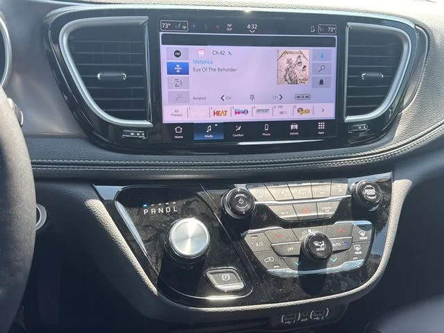 2025 Chrysler Pacifica Select - Photo 21
