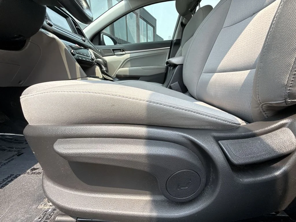 Used 2017 Gray Hyundai SE image 12