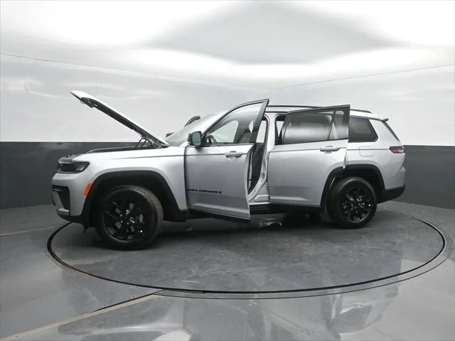New 2026 Silver Zynith Exterior Paint Jeep Laredo image 46