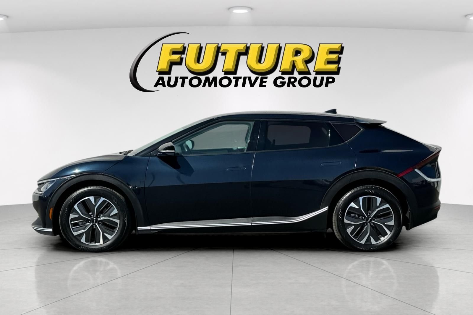 Used 2024 Blue Kia Light image 7