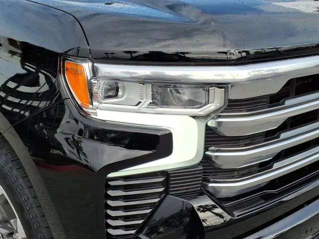 Used 2025 Black Chevrolet High Country image 2