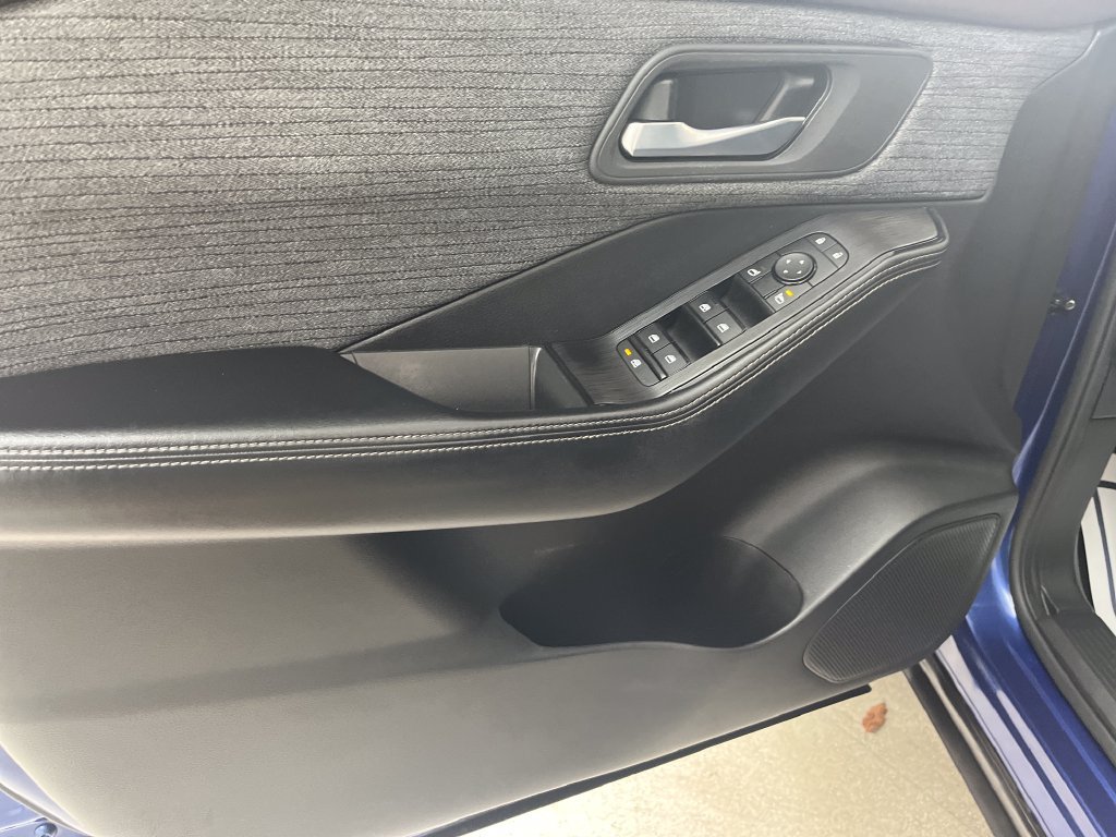 Used 2023 Blue Nissan SV image 11