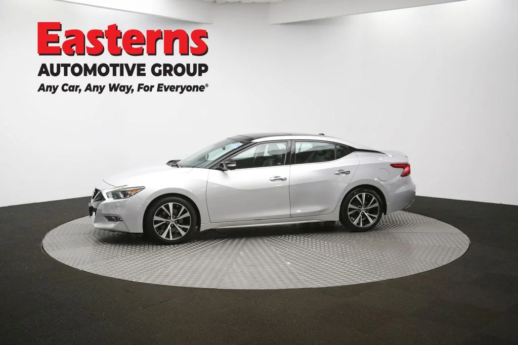 Used 2018 Silver Nissan Platinum image 62