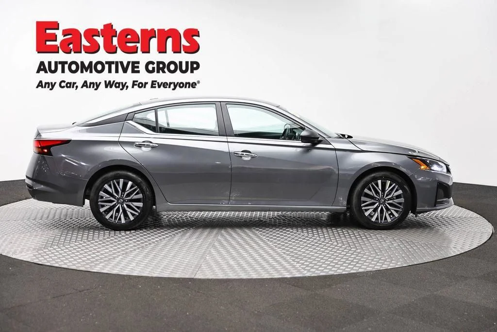 Used 2025 Gray Nissan 2.5 SV image 4