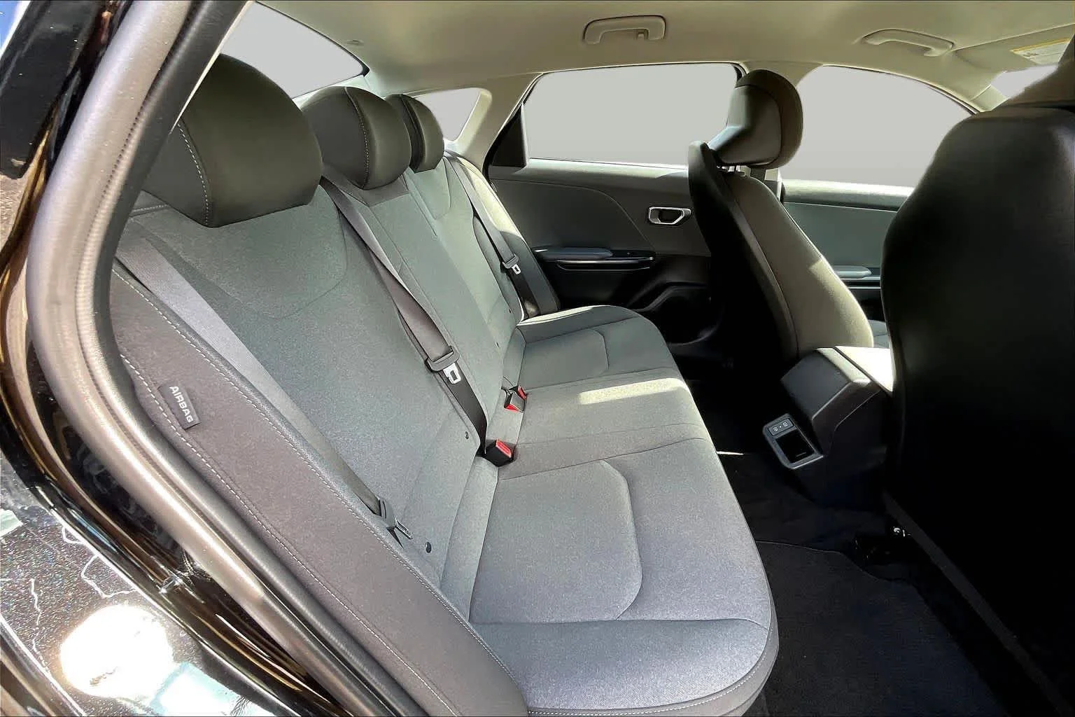 Used 2025 Aurora Black Pearl Kia LX image 20