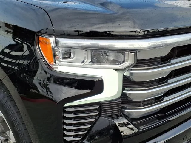 Used 2025 Black Chevrolet High Country image 2