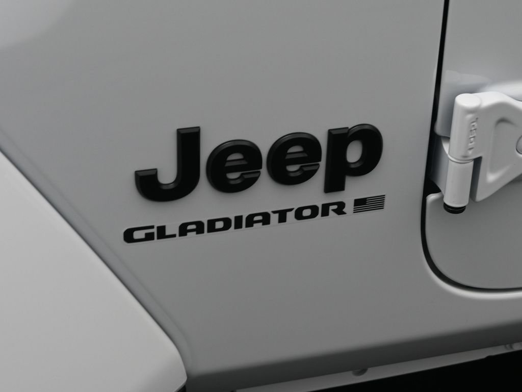 New 2025 Bright White Clear-Coat Exterior Paint Jeep Sport S image 13