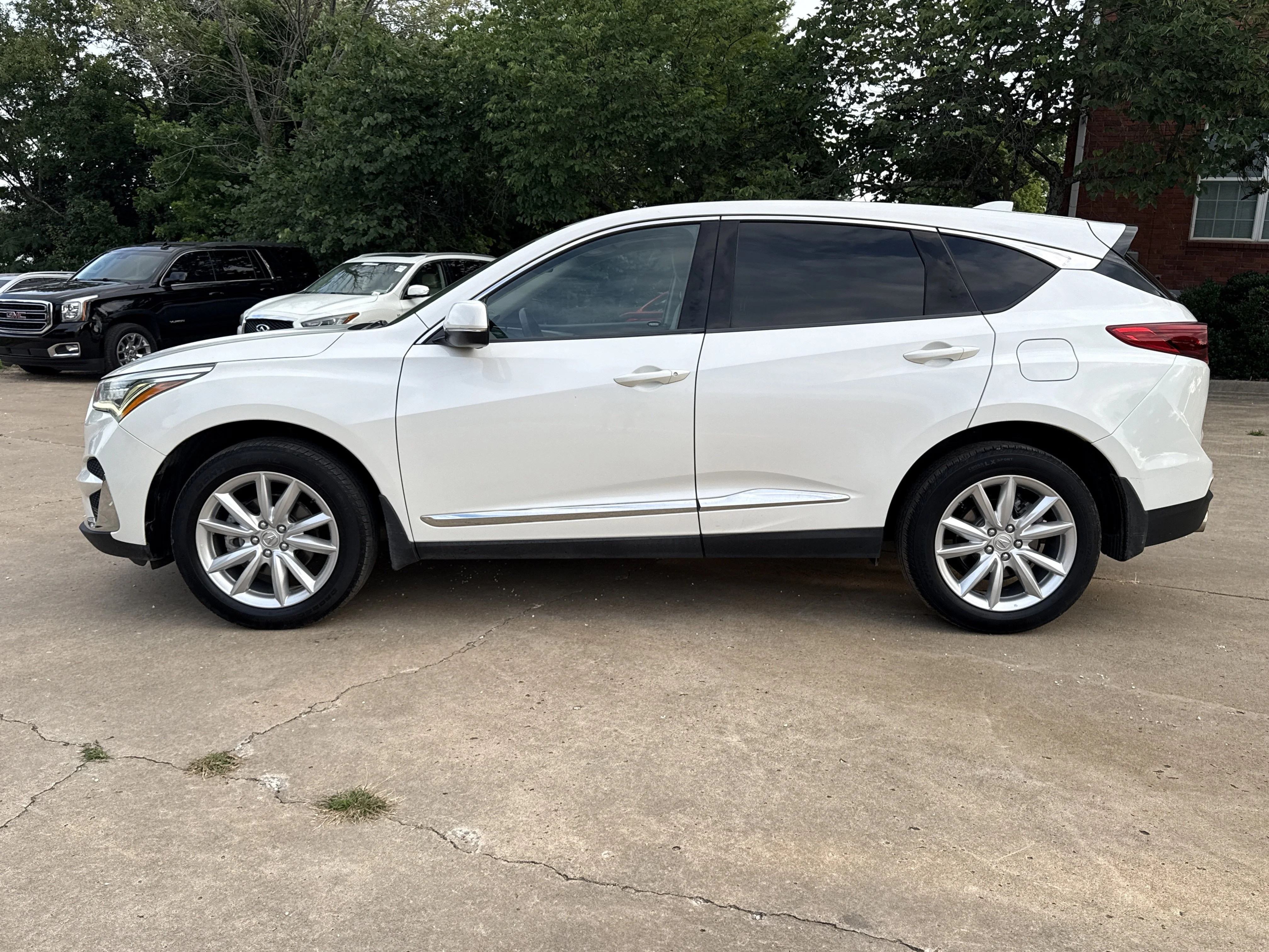 Used 2019 White Diamond Pearl Acura  image 3