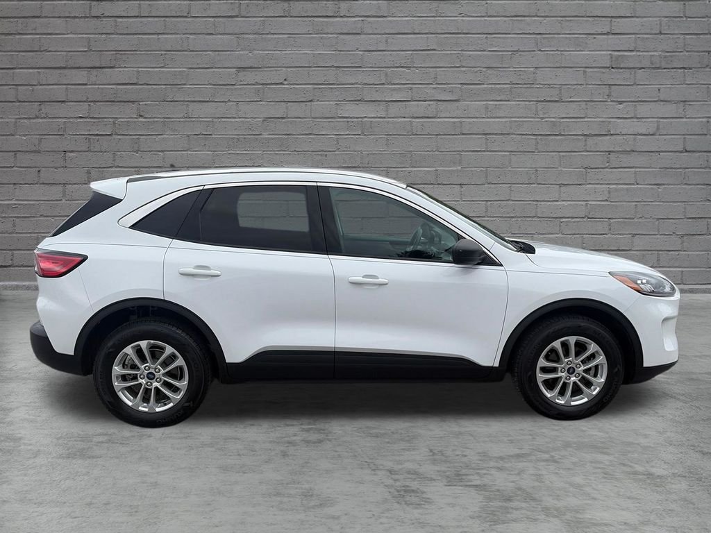 Used 2022 White Ford SE image 7
