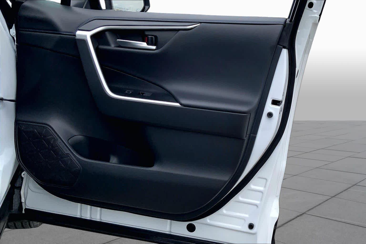 Used 2023 Wind Chill Pearl/Midnight Black Metallic Toyota Hybrid XSE image 22