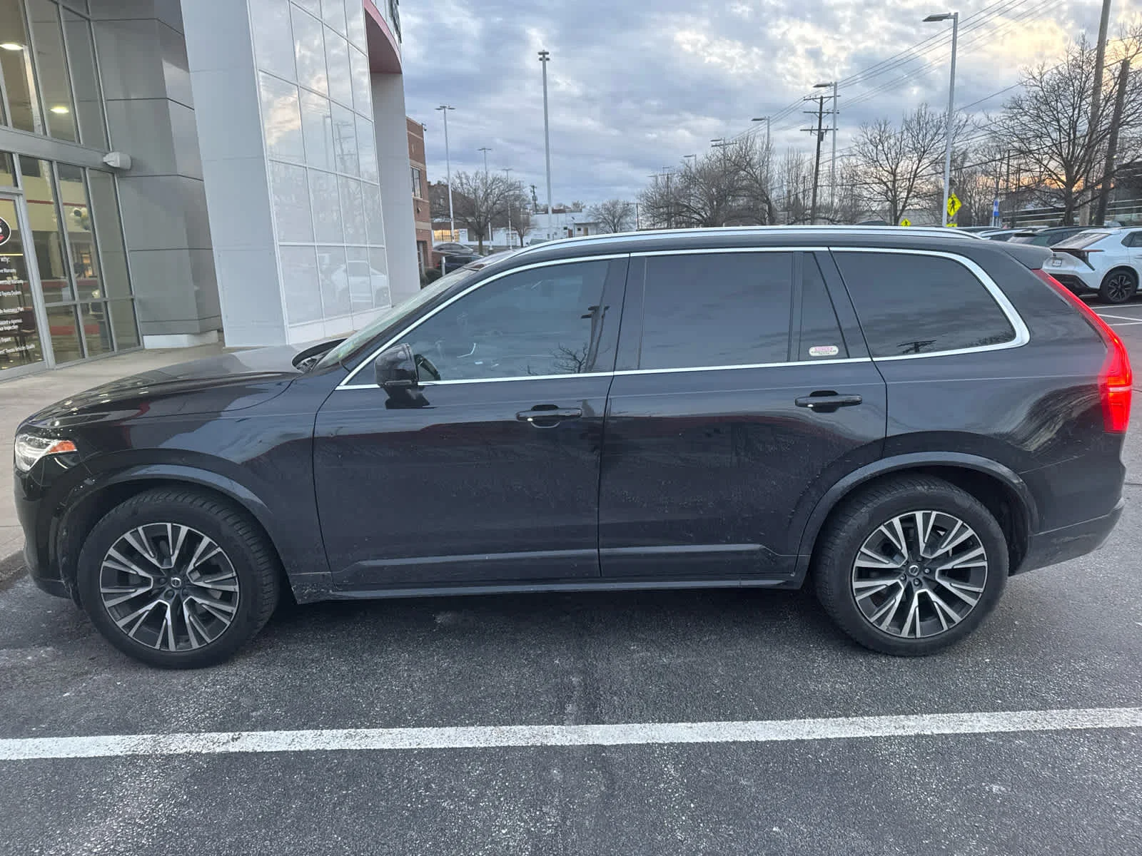 Used 2021 Thunder Grey Metallic Volvo Momentum image 5
