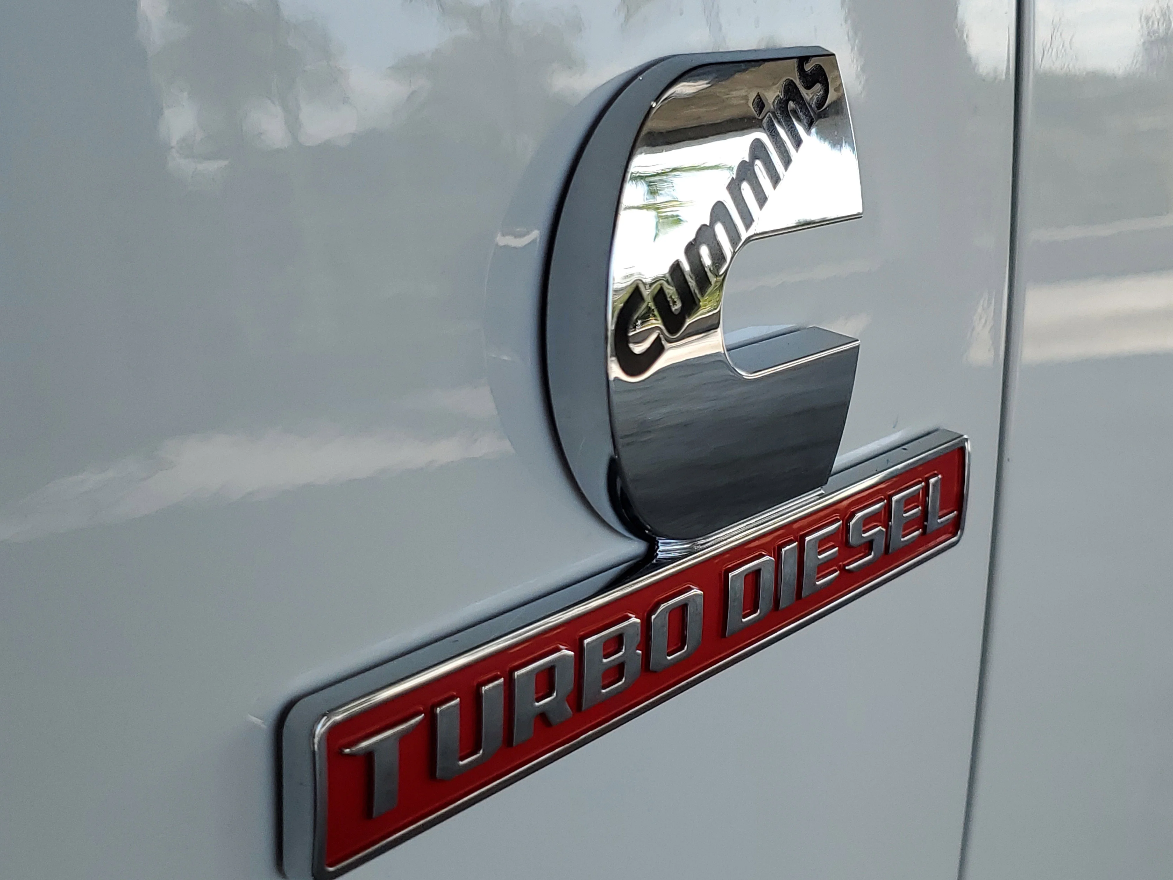 New 2026 Bright White Clear-Coat Exterior Paint RAM Laramie image 4