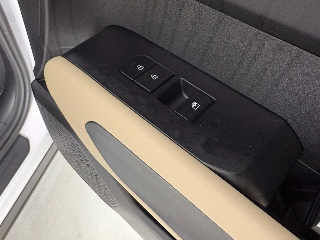 New 2027 Glacial White Pearl Kia EX image 13