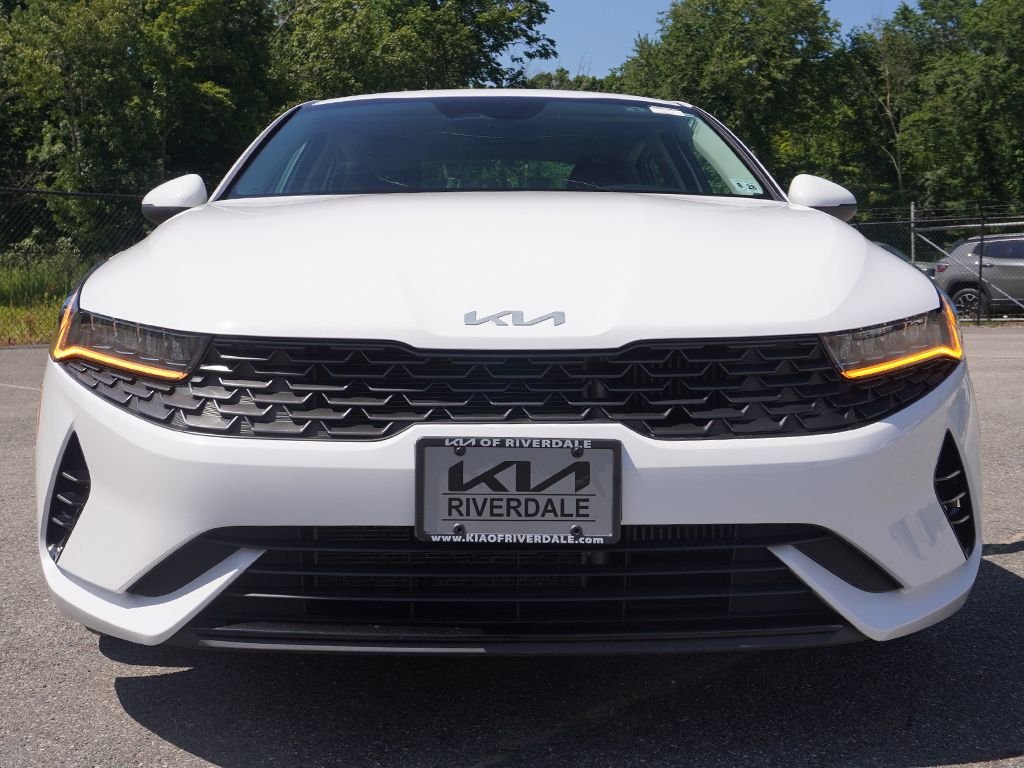 Used 2024 White Kia LXS image 11