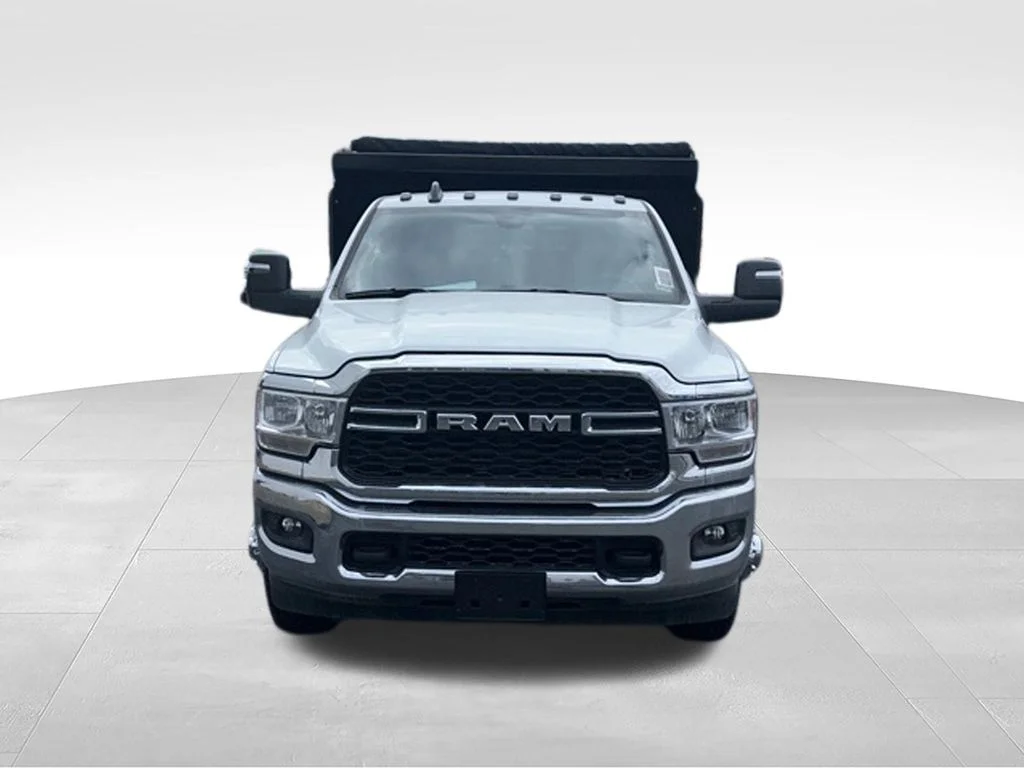 New 2024 Bright White Clear-Coat Exterior Paint RAM Tradesman image 2