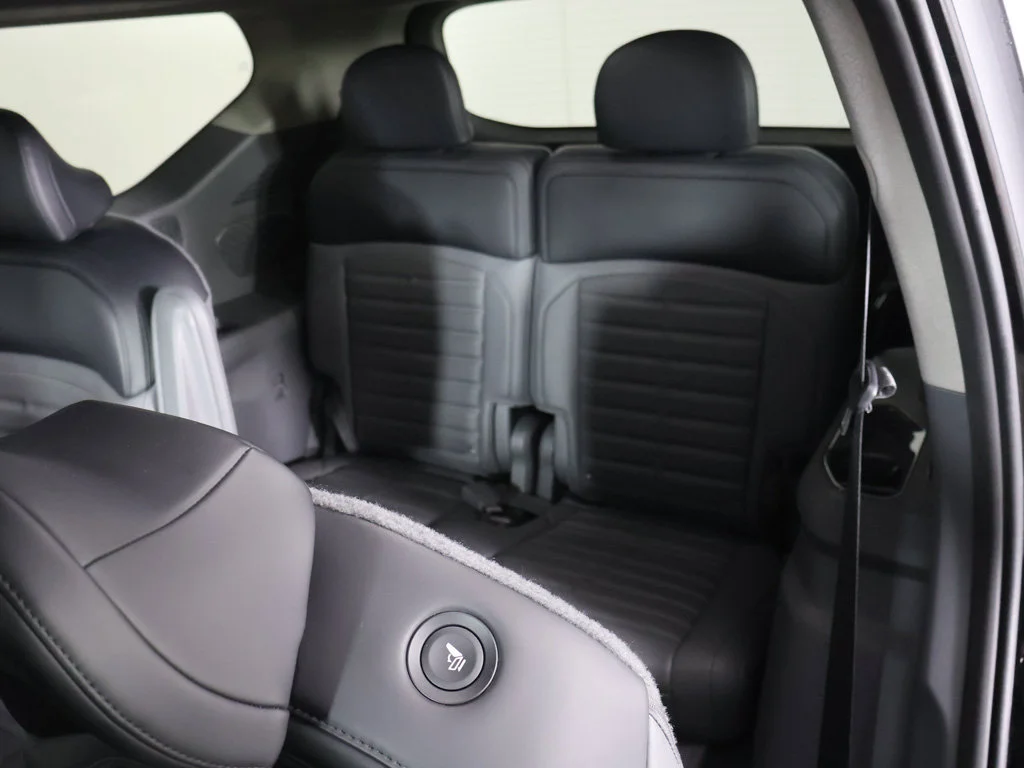 Used 2024 Black Kia Land image 39