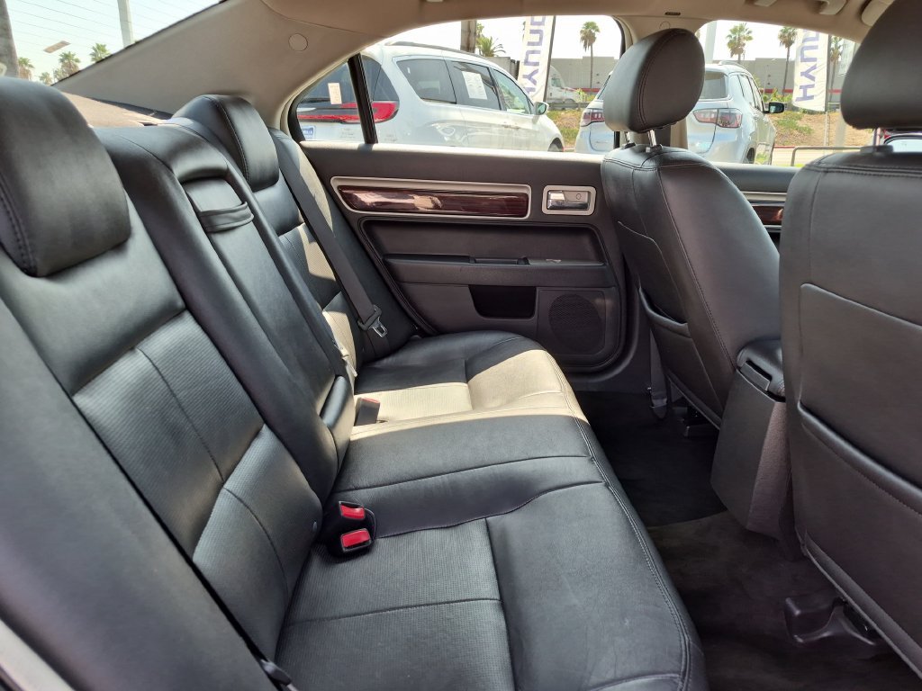 Used 2008 Black Lincoln Base image 28