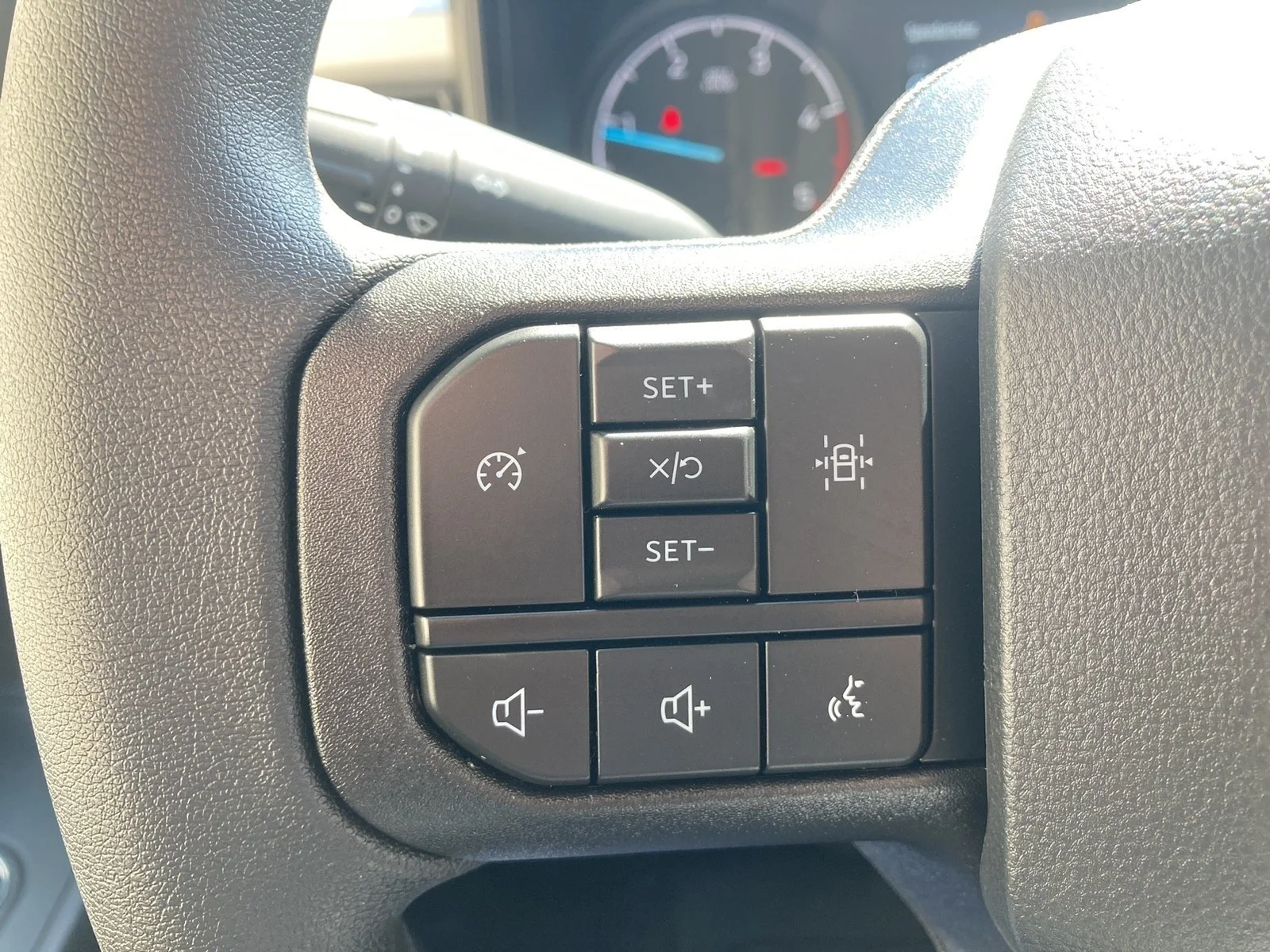 New 2026 Oxford White Ford F-600® XL image 14