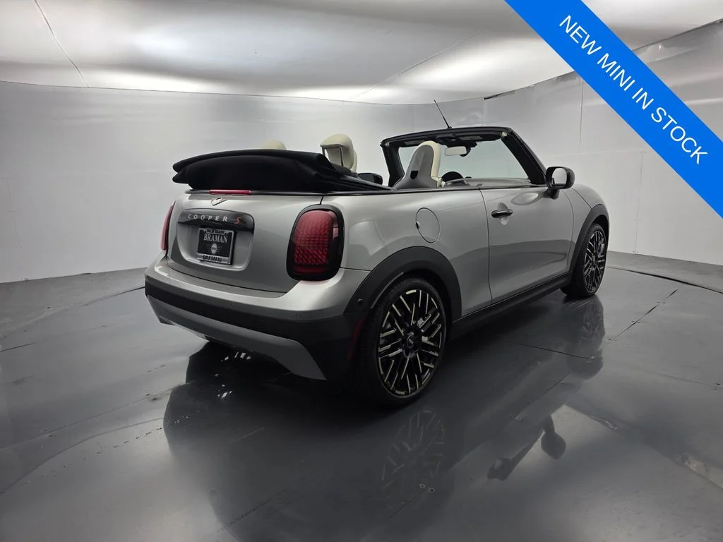 New 2026 Silver MINI Signature Plus image 4