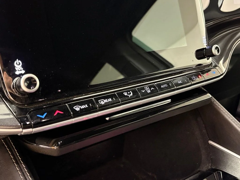 Used 2023 White Jeep Base image 27