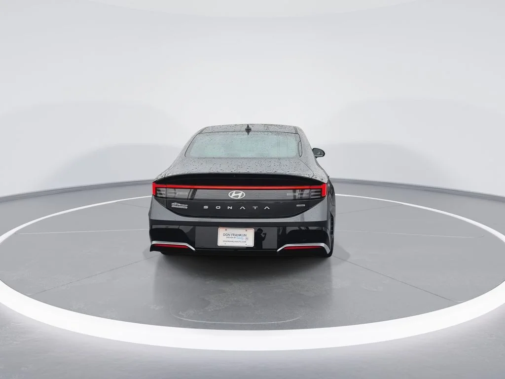 Used 2025 Gray Hyundai SEL image 7