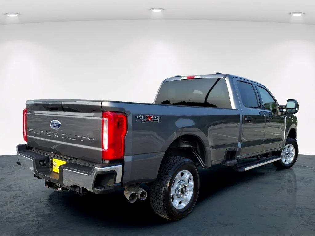 Used 2025 Gray Ford XLT image 8