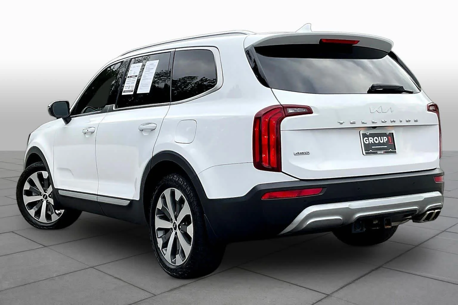 Used 2022 Glacial White Pearl Kia S image 12
