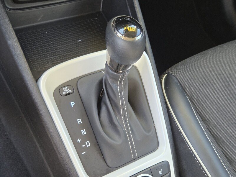 Used 2022 White Hyundai Limited image 24