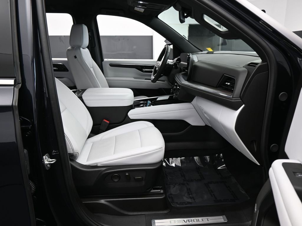 2025 Chevrolet Suburban Premier - Photo 46